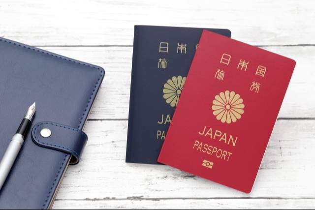 ２つのパスポートとメモ帳